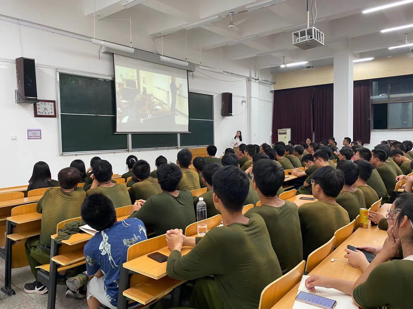 The boyuan Sicheng delegation was invited to hold an information meeting for the freshmen of the 2020 program of The International College of Zhengzhou University